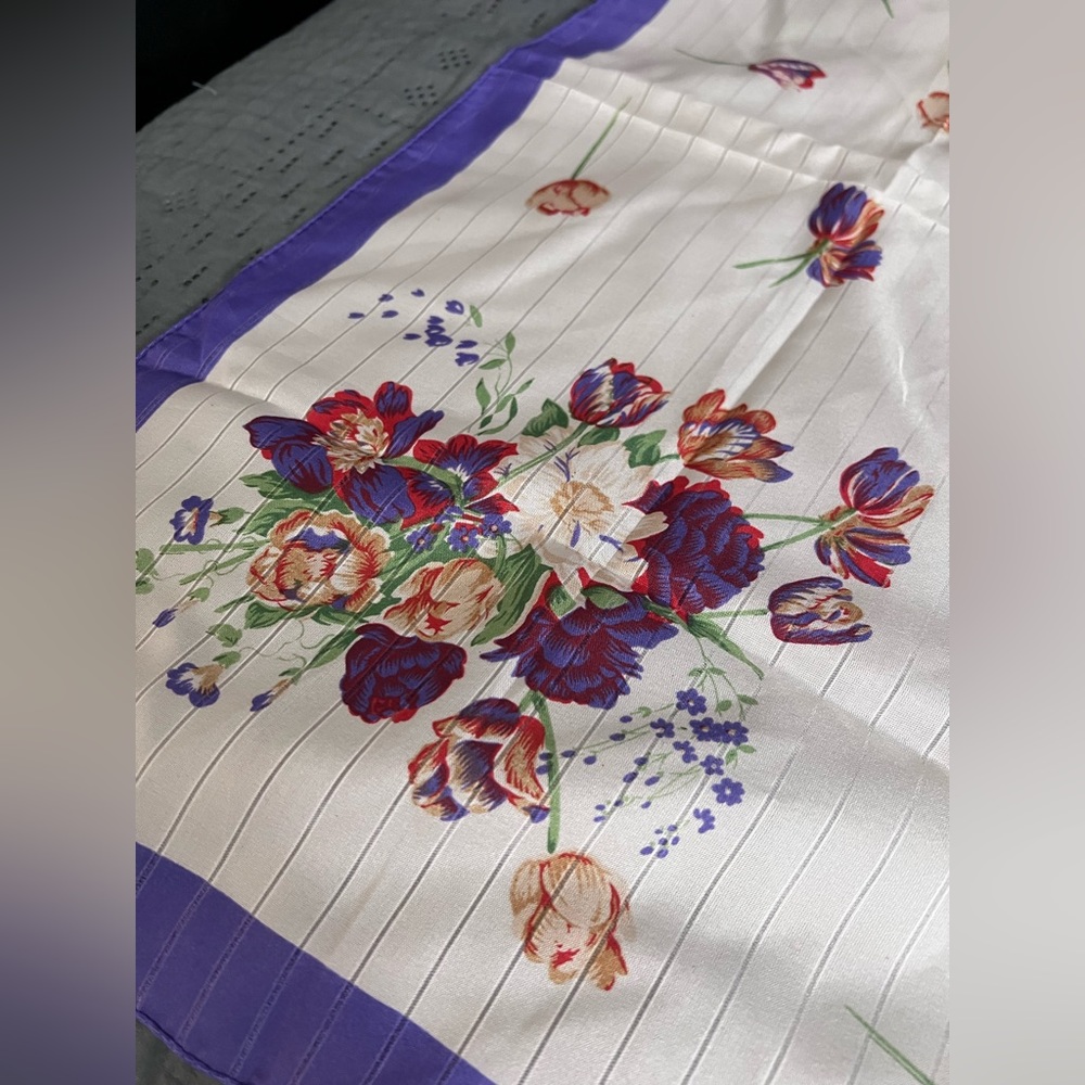 🐷Silken floral scarf/wild rag🐷